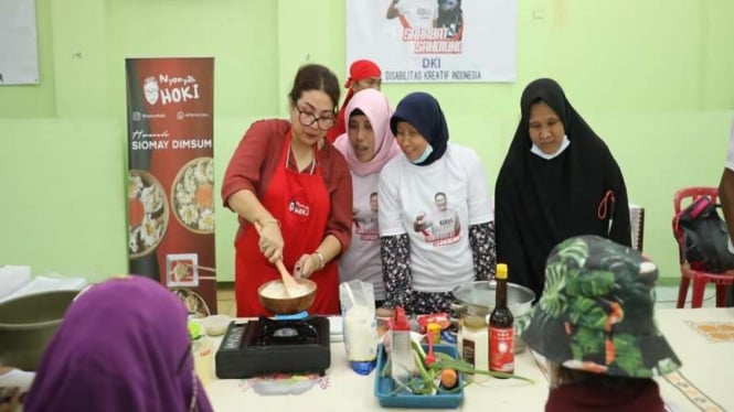 Relawan Sandiaga Uno gelar pelatihan pembuatan dimsum untuk kaum disabilitas