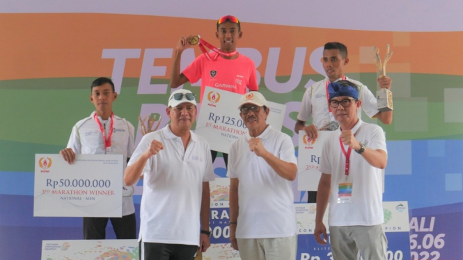Pelari nasional Agus Prayogo juara Indonesia International Marathon 2022