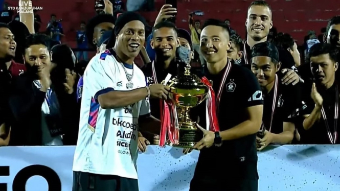 Persik Kediri juara Trofeo Ronaldinho