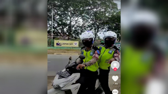 Petugas polisi merazia di parkiran hotel viral