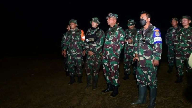 VIVA Militer: Danpasmar 1 Brigjen TNI (Mar) Hermanto tinjau latihan Marinir