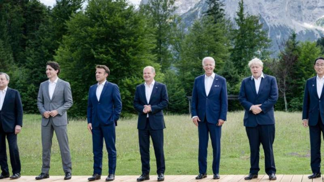 Para pemimpin negara G7 berfoto di area Kastil Elmau di Kruen, Jerman