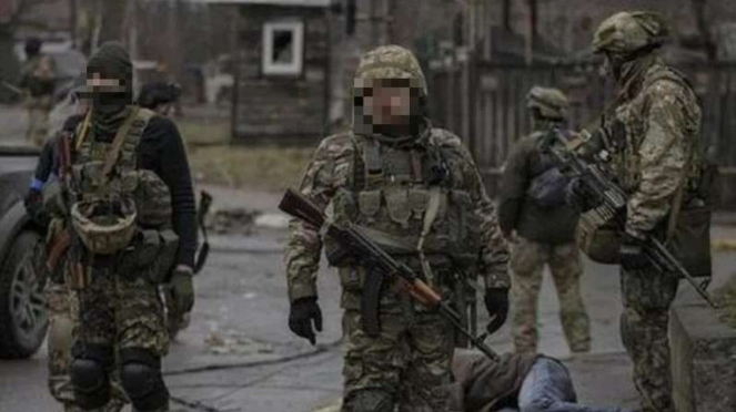 Ratusan tentara bayaran Ukraina dikejar dan melarikan diri oleh pasukan Rusia