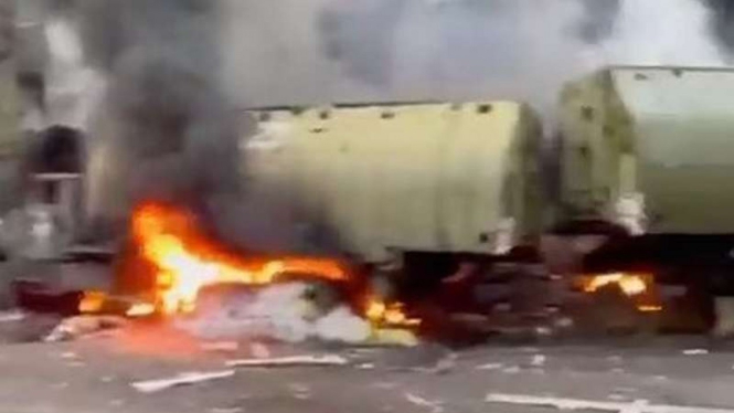 VIVA Militer: Markas pasukan militer Rusia terbakar dihantam roket Ukraina