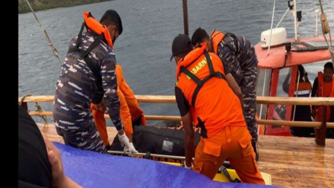 Tim SAR Labuan Bajo lakukan pencarian terhadap satu penumpang Kapal Wisata