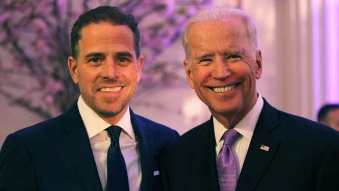 Presiden AS, Joe Biden, bersama putranya Hunter Biden.