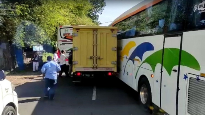 Bus rombongan jemaah haji asal Majalengka mengalami insiden kecelakaan