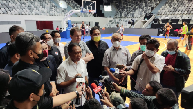 Menpora Zainudin Amali meninjau kesiapan Timnas Basket Indonesia di Istora GBK