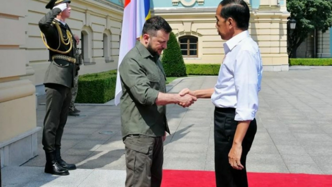 Presiden Jokowi diterima Presiden Zelensky di Istana Maryinsky Kiev