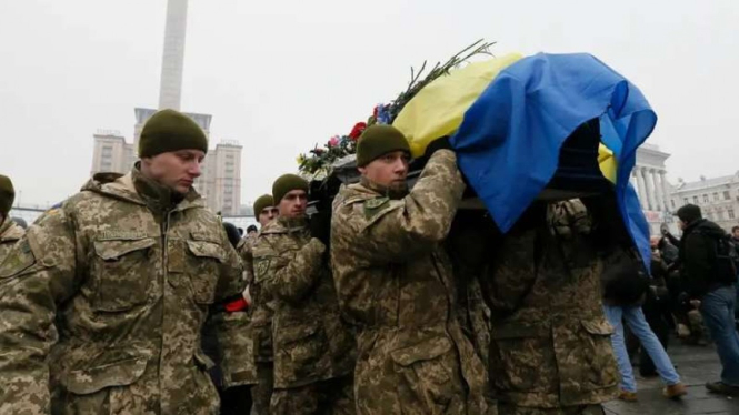 VIVA Militer: Upacara pemakaman tentara Ukraina