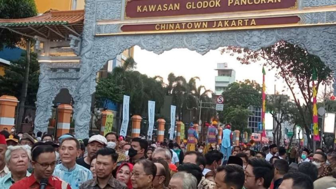 Gubernur DKI Jakarta Anies Baswedan di kawasan Glodok.