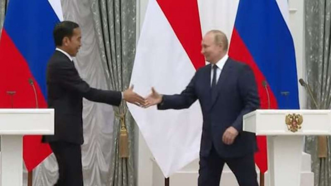Presiden Joko Widodo-Presiden Vladimir Putin usai pernyataan bersama di Moskow