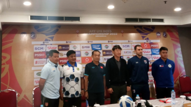Para pelatih di Piala AFF U-19 dalam konferensi pers