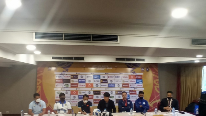 Para pelatih di Piala AFF U-19 dalam konferensi pers