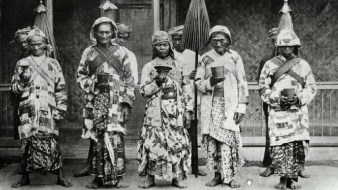 Suku Tengger, suku yang mendiami dataran tinggi Broto Tengger Semeru, Jawa Timur