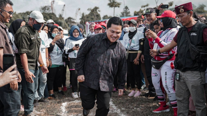 Erick Thohir ikut Festival Dolanan di Tangerang Selatan.