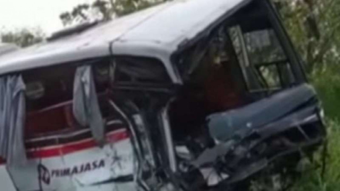 Kecelakaan bus primajasa di Tol Cipali