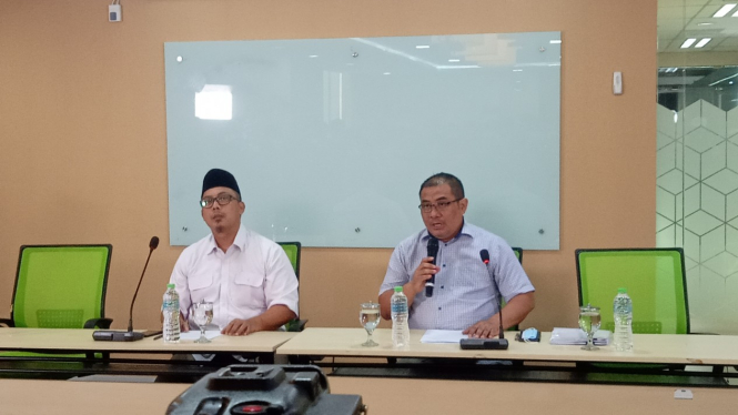 Presiden Aksi Cepat Tanggap (ACT) Ibnu Khajar gelar konferensi pers.