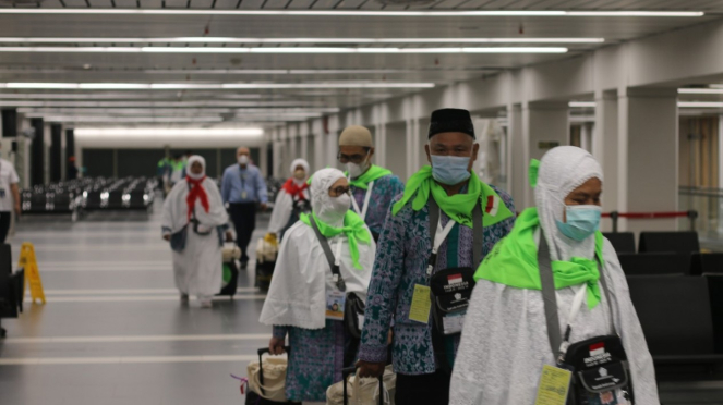 Peregrinos indonesios en el aeropuerto (foto)