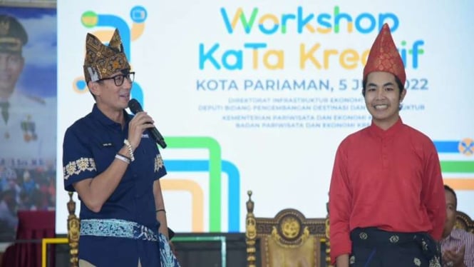 Menparekraf Sandiaga Uno (kiri)