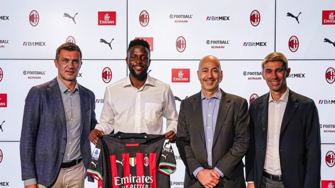 AC Milan memperkenalkan Divock Origi
