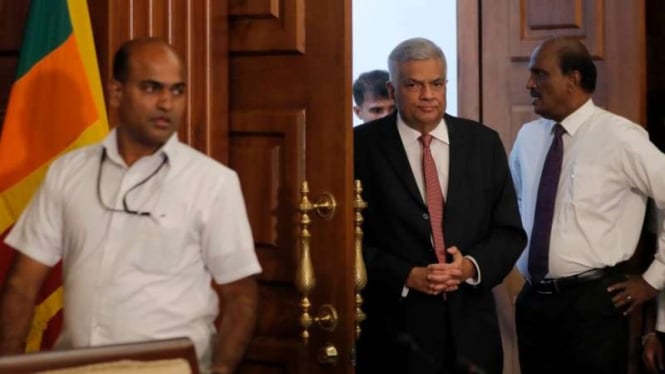 PM Sri Lanka Ranil Wickremesinghe (tengah jas hitam)