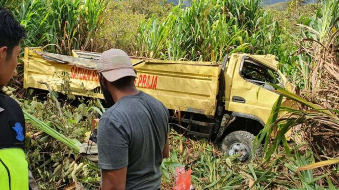 Mobil truk Satpol PP masuk jurang di Papua