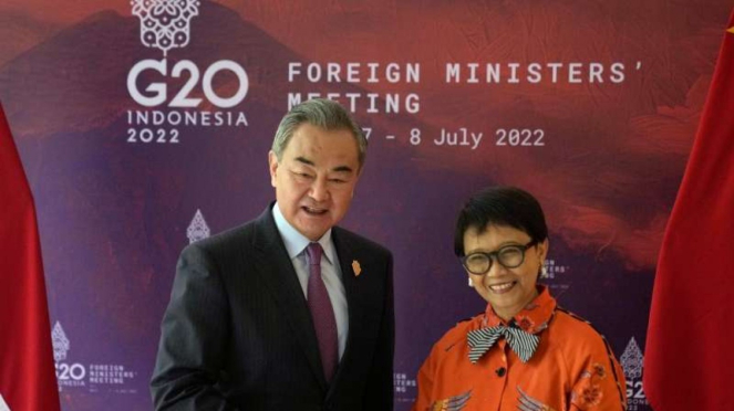 Menlu Retno Marsudi dan Menlu China Wang Yi di Bali