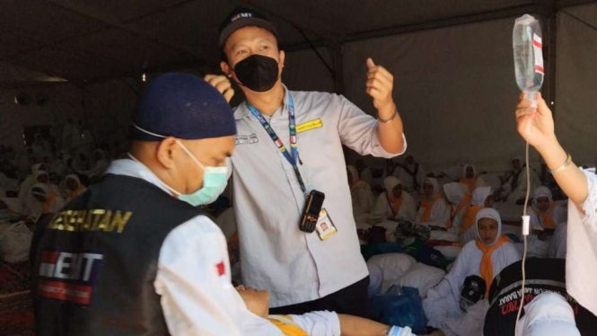 Cuaca ekstem di Arafah, sejumlah jemaah haji Indonesia alami heat stroke.