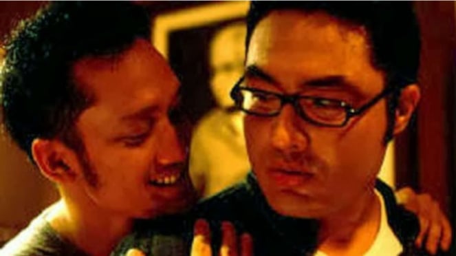 6 Film Lokal Indonesia yang Bertema LGBT, Tara Sudiro Ciuman
