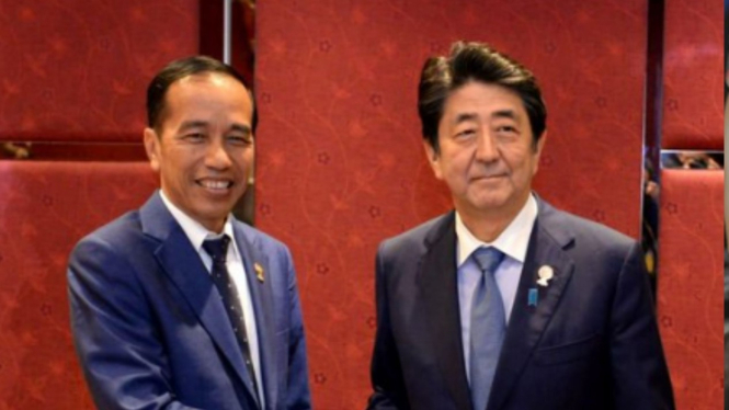 Presiden Indonesia Joko Widodo dan Mantan Pm Jepang Shinzo Abe