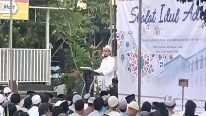 Ustaz Adi Hidayat khutbah Idul Adha di Komplek Masjid Al Ihsan Bekasi