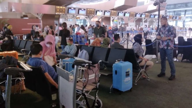 Penumpang Bandara Soetta saat libur Idul Adha 2022.
