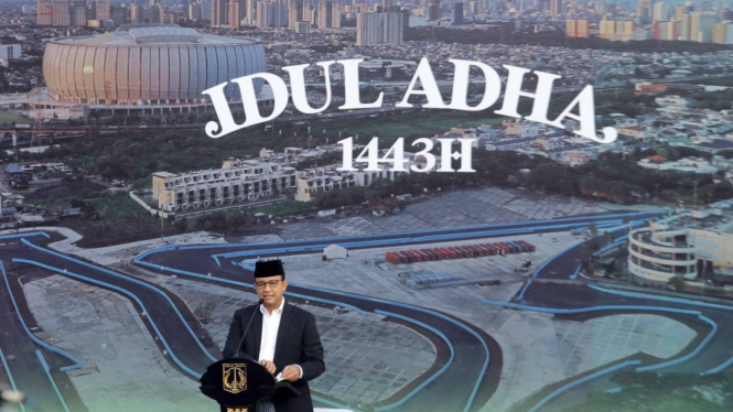 Anies Baswedan Shalat Idul Adha di Stadion JIS