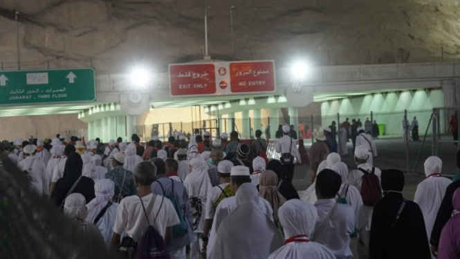 Jemaah Haji Indonesia Menuju Jamarat Mina