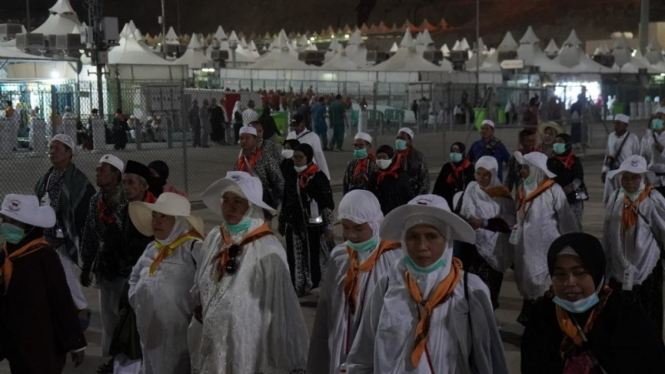 Jemaah Haji Indonesia menuju Jamarat Mina untuk melempar jumroh