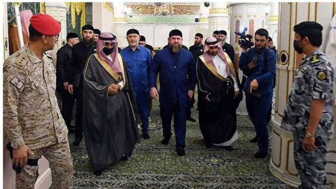 Pemimpin Chechnya, Razman Kadurov melaksanakan Haji