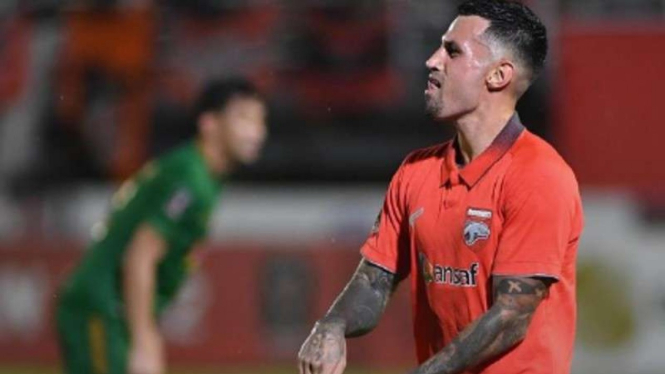 Pemain Borneo FC Samarinda, Stefano Lilipaly rayakan gol