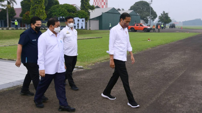 Presiden Jokowi dan sejumlah menteri saat hendak ke Subang, jawa Barat.