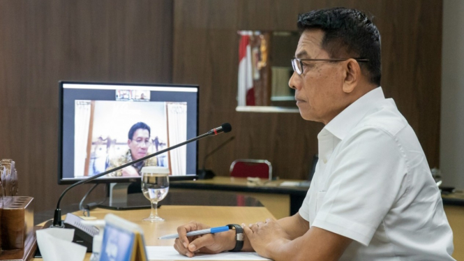 Kepala Staf Kepresidenan Dr. Moeldoko bersama Duta Besar Vietnam secara daring