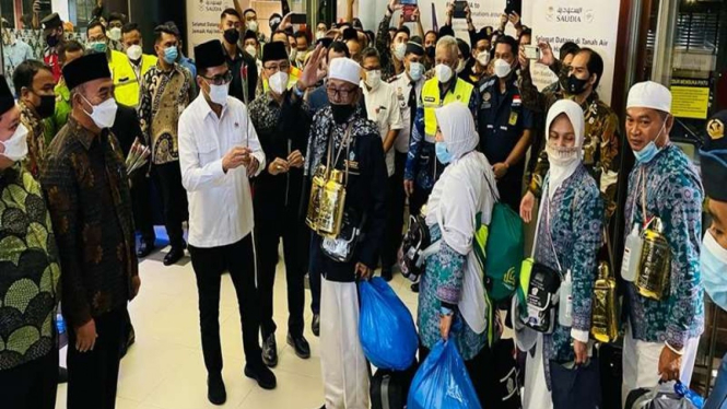 Haji kloter pertama tiba di Indonesia 
