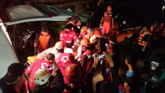 Proses evakuasi ibu hamil di Tangerang