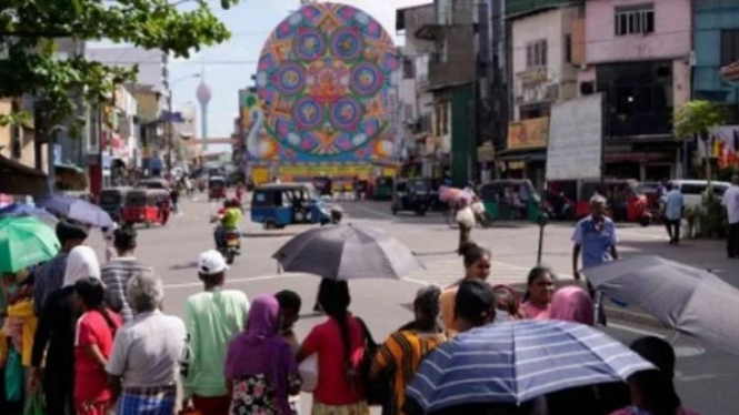 Antrean panjang di Sri Lanka di tengah kelangkaan minyak tanah-minyak goreng (viva)