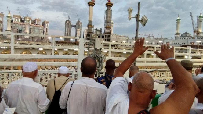 Ribuan Jemaah Haji Tawaf Wada Usai Sholat Subuh