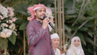 Sosok Ustadz Kasif Heer yang Berikan Umrah Gratis ke Nathalie Holscher
