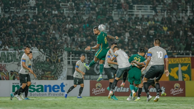 Persebaya Surabaya vs PSIM Yogyakarta