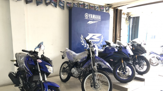Pajangan motor Yamaha di diler daerah Depok