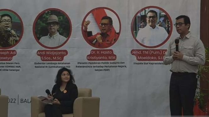Gubernur Lemhannas Andi Widjajanto saat menjadi pembicara dalam Seminar Wawasan Kebangsaan UKSW bertajuk Membangun Wawasan Kebangsaan di Era Disrupsi Informasi, sebagaimana dipantau melalui YouTube UKSW Salatiga, di Jakarta, Senin, 18 Juli 2022.