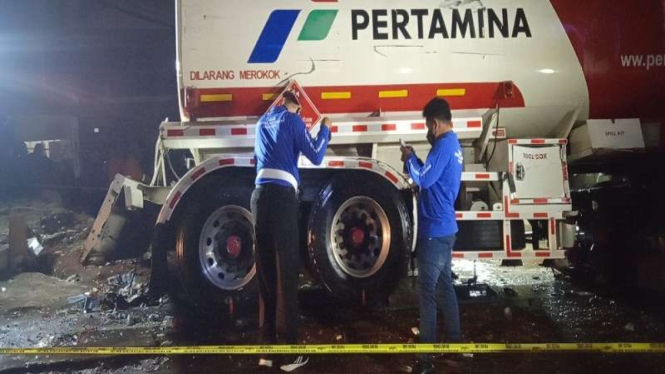 Truk tangki Pertamina terlibat kecelakaan maut di Cibubur, Jakarta.