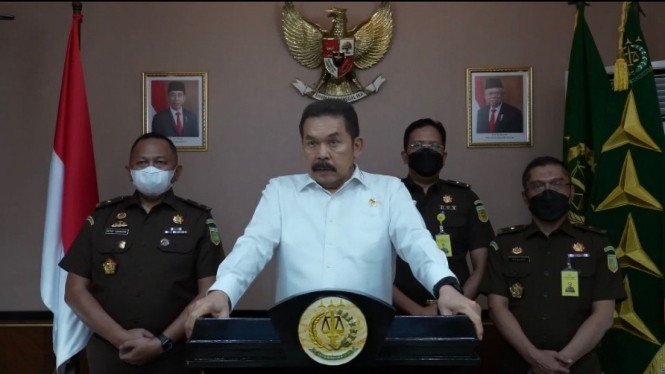 Direktur Penyidikan Jaksa Agung Muda Bidang Tindak Pidana Khusus menetapkan 5 (lima) orang Tersangka terkait dengan Perkara Dugaan Tindak Pidana Korupsi oleh PT Krakatau Steel. 